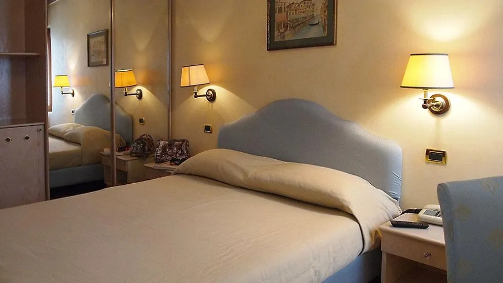 Residenza Favaro Venice 0*,